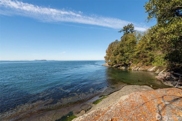 2395 W Shore Drive, Lummi Island, WA 98262