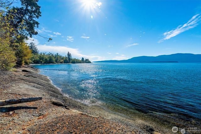 2395 W Shore Drive, Lummi Island, WA 98262