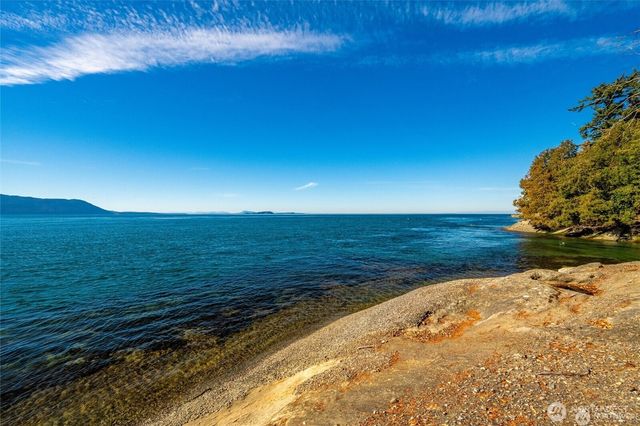 2395 W Shore Drive, Lummi Island, WA 98262