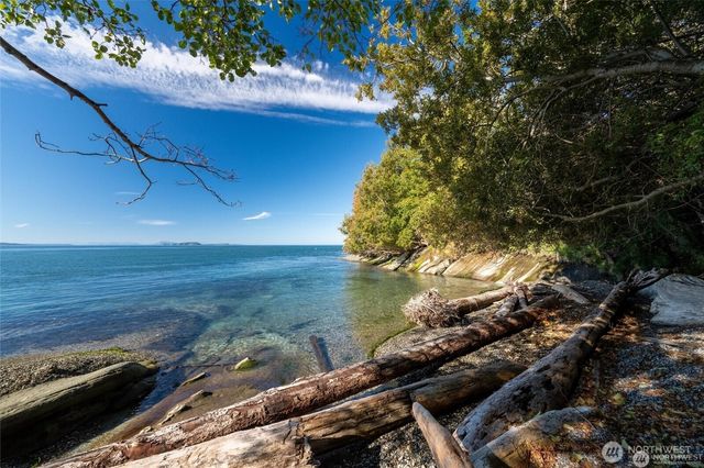 2395 W Shore Drive, Lummi Island, WA 98262