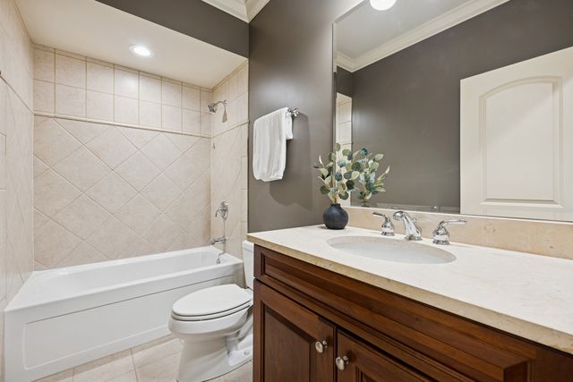 6121 N Winthrop Avenue 1S, Chicago, IL 60660