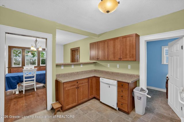 1219 Moores River Drive, Lansing, MI 48910