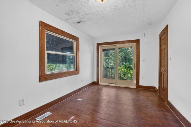 1219 Moores River Drive, Lansing, MI 48910