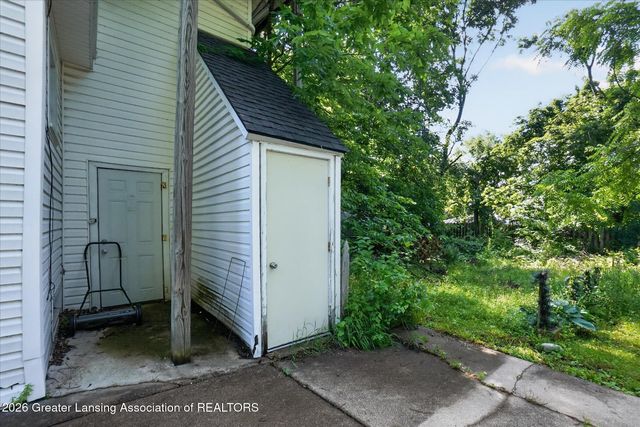 1219 Moores River Drive, Lansing, MI 48910