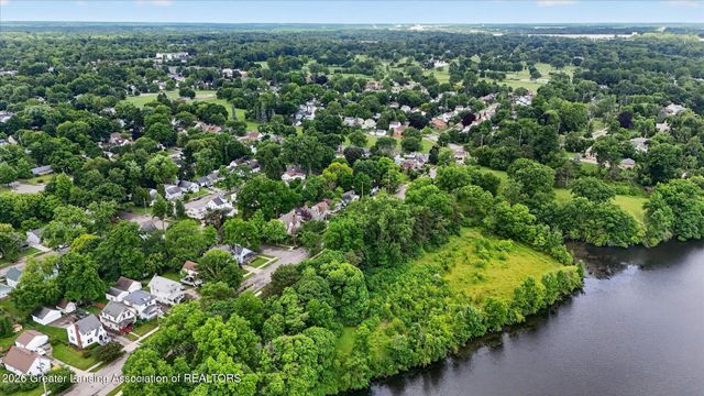 1219 Moores River Drive, Lansing, MI 48910