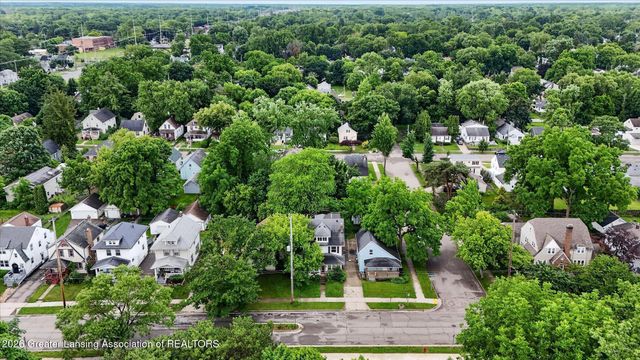 1219 Moores River Drive, Lansing, MI 48910
