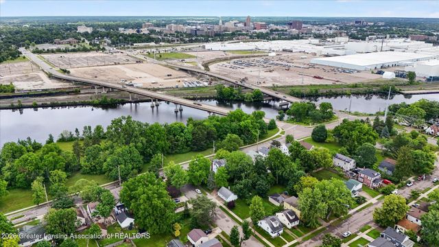 1219 Moores River Drive, Lansing, MI 48910