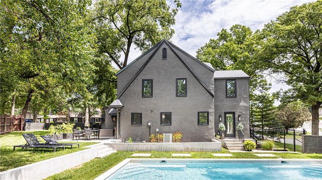 5500 Mission Road, Fairway, KS 66205