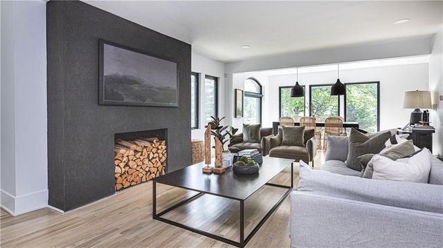 5500 Mission Road, Fairway, KS 66205