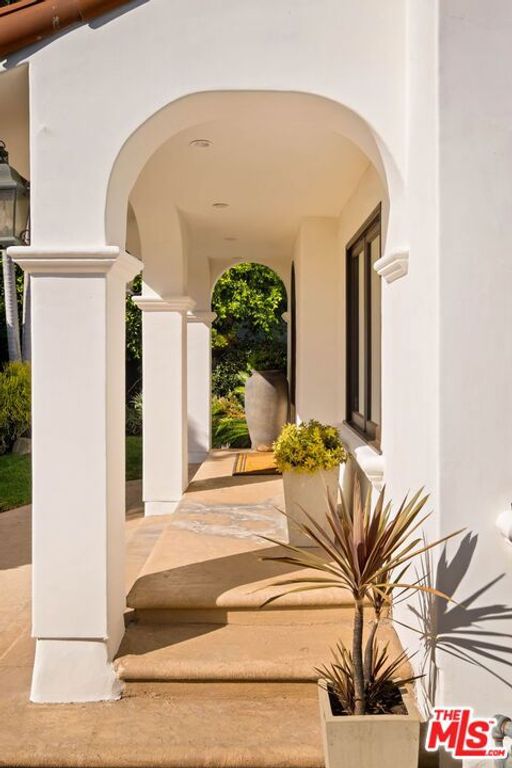 548 Huntley Drive, Los Angeles, CA 90048 — photo 2