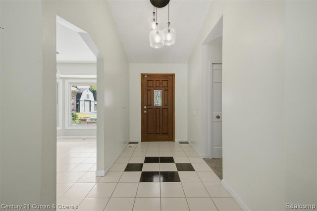 35903 Howard Road, Farmington, MI 48331