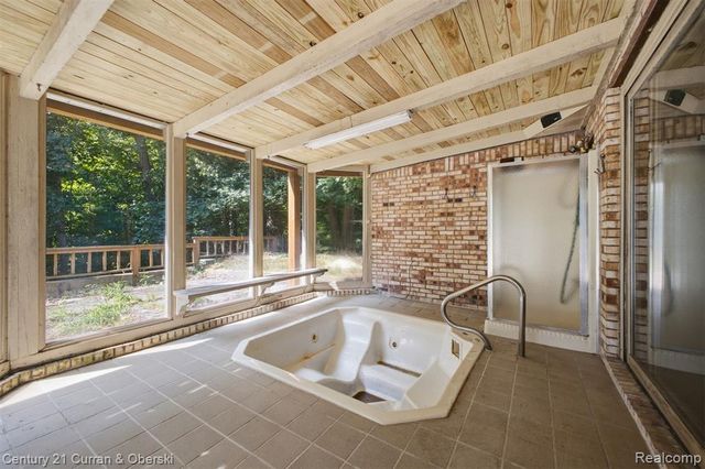 35903 Howard Road, Farmington, MI 48331