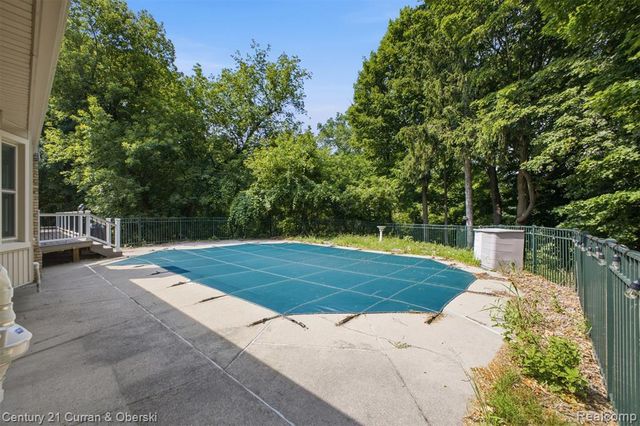 35903 Howard Road, Farmington, MI 48331