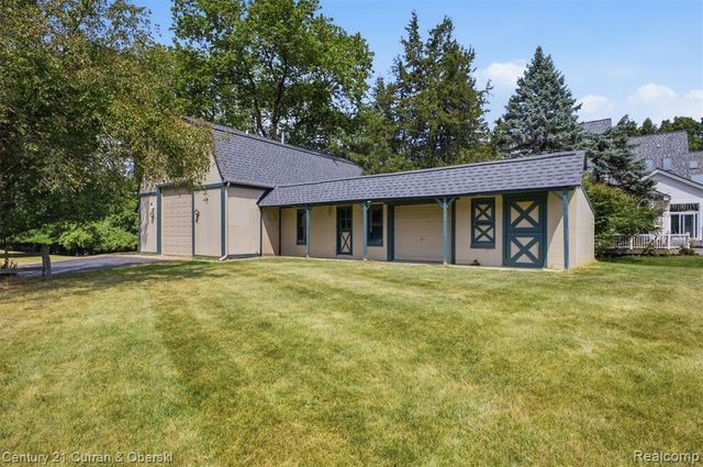 35903 Howard Road, Farmington, MI 48331