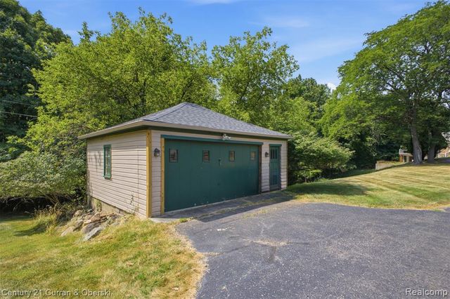 35903 Howard Road, Farmington, MI 48331