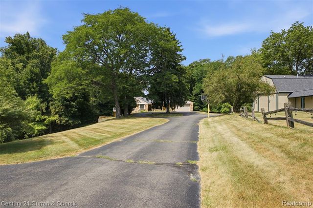 35903 Howard Road, Farmington, MI 48331