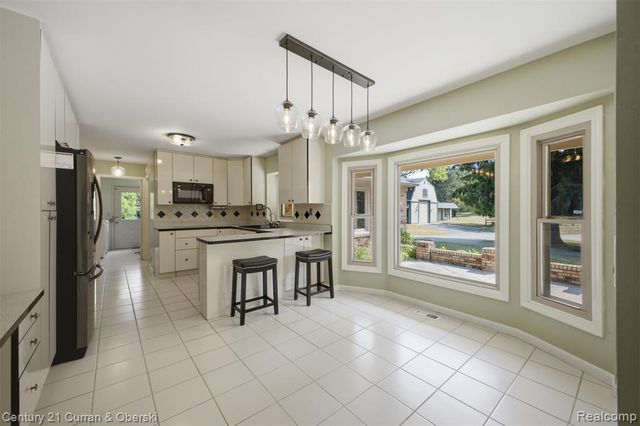 35903 Howard Road, Farmington, MI 48331