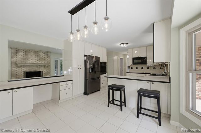 35903 Howard Road, Farmington, MI 48331
