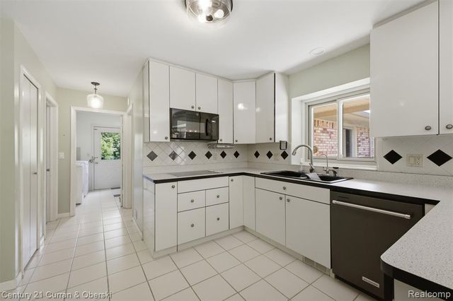 35903 Howard Road, Farmington, MI 48331
