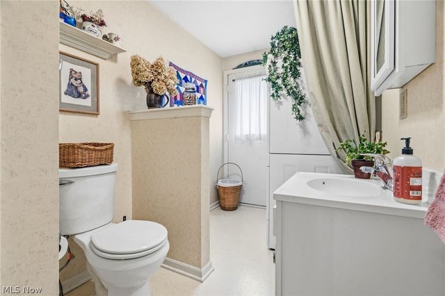 5080 Shamrock Avenue NW, North Canton, OH 44720