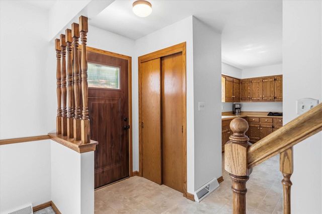 540 W Norport DRIVE, Port Washington, WI 53074