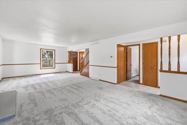 540 W Norport DRIVE, Port Washington, WI 53074