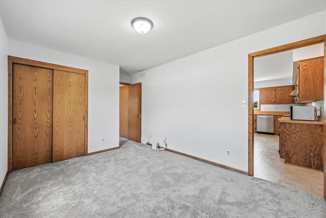 540 W Norport DRIVE, Port Washington, WI 53074