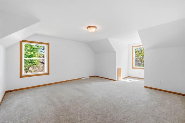 540 W Norport DRIVE, Port Washington, WI 53074