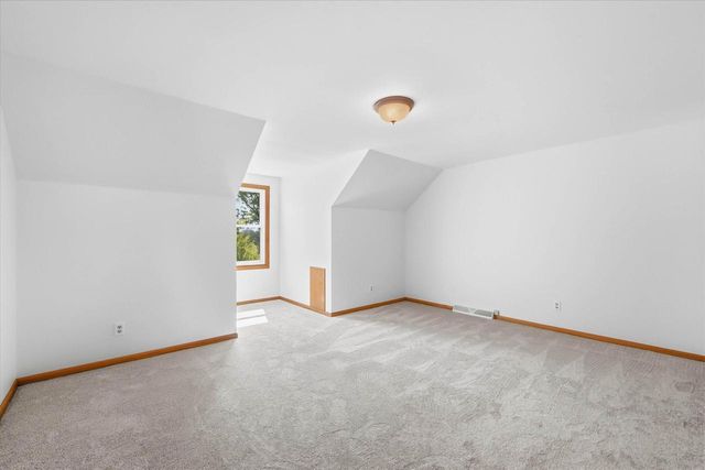 540 W Norport DRIVE, Port Washington, WI 53074