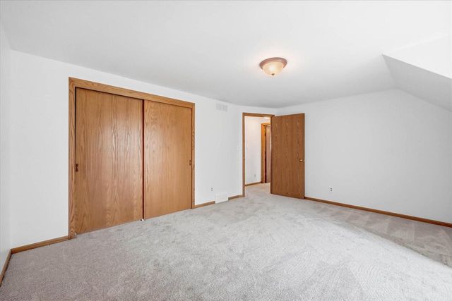 540 W Norport DRIVE, Port Washington, WI 53074