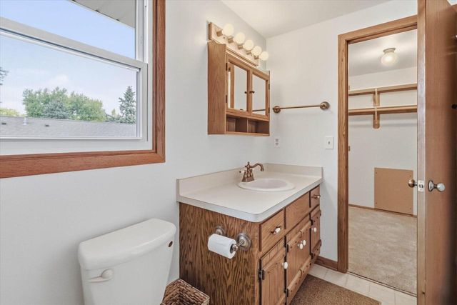 540 W Norport DRIVE, Port Washington, WI 53074