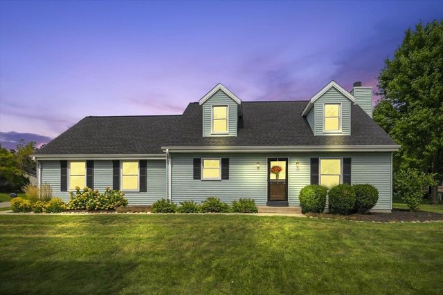 540 W Norport DRIVE, Port Washington, WI 53074