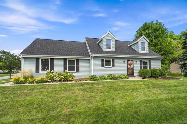 540 W Norport DRIVE, Port Washington, WI 53074
