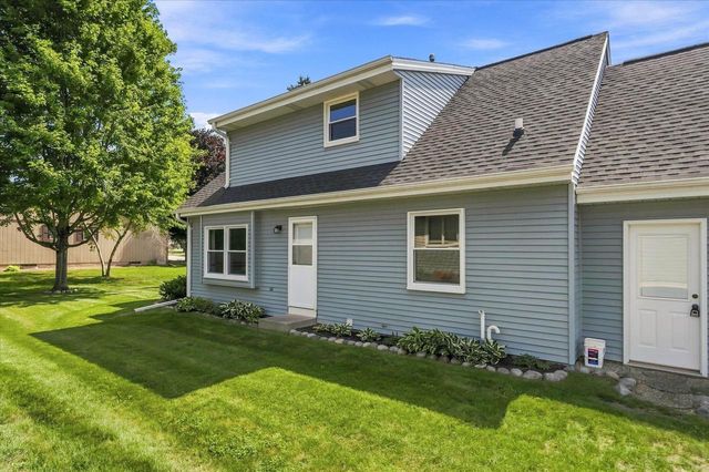 540 W Norport DRIVE, Port Washington, WI 53074