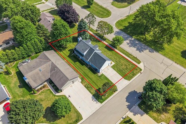 540 W Norport DRIVE, Port Washington, WI 53074