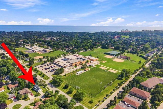 540 W Norport DRIVE, Port Washington, WI 53074