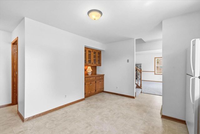 540 W Norport DRIVE, Port Washington, WI 53074