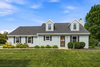 540 W Norport DRIVE, Port Washington, WI 53074