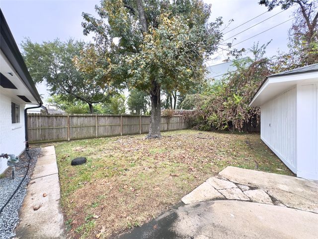 1415 Mapleton Drive, Houston, TX 77043