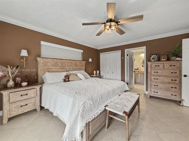 6726 Orchid Dr, Miami Lakes, FL 33014