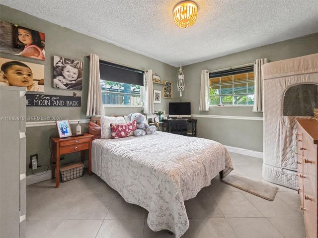 6726 Orchid Dr, Miami Lakes, FL 33014