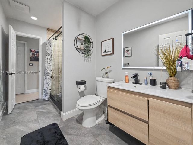 6726 Orchid Dr, Miami Lakes, FL 33014