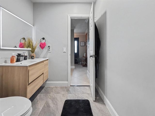 6726 Orchid Dr, Miami Lakes, FL 33014