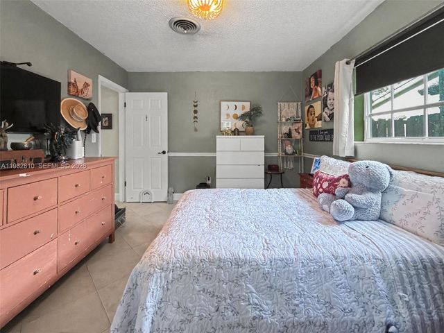 6726 Orchid Dr, Miami Lakes, FL 33014