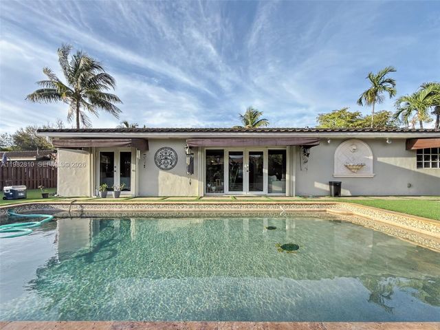 6726 Orchid Dr, Miami Lakes, FL 33014