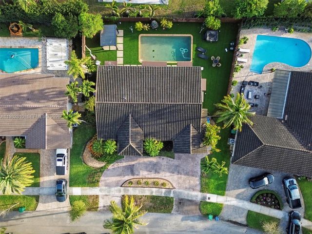 6726 Orchid Dr, Miami Lakes, FL 33014