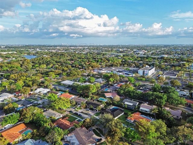 6726 Orchid Dr, Miami Lakes, FL 33014