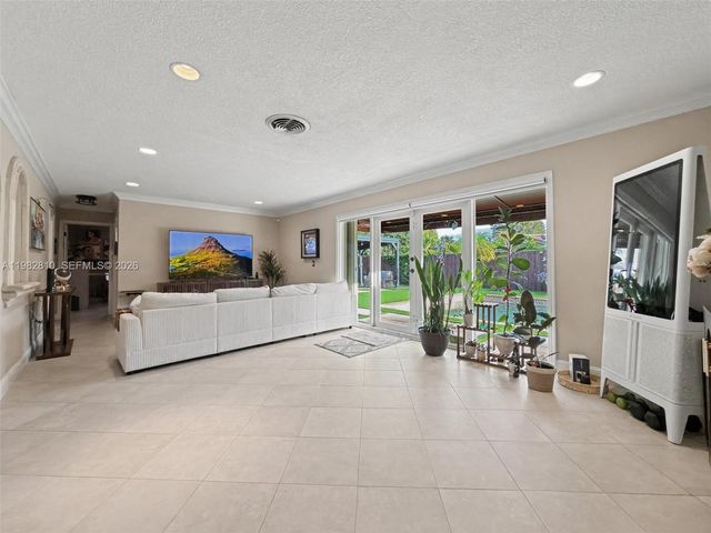 6726 Orchid Dr, Miami Lakes, FL 33014