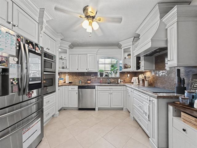 6726 Orchid Dr, Miami Lakes, FL 33014