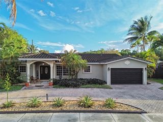 6726 Orchid Dr, Miami Lakes, FL 33014